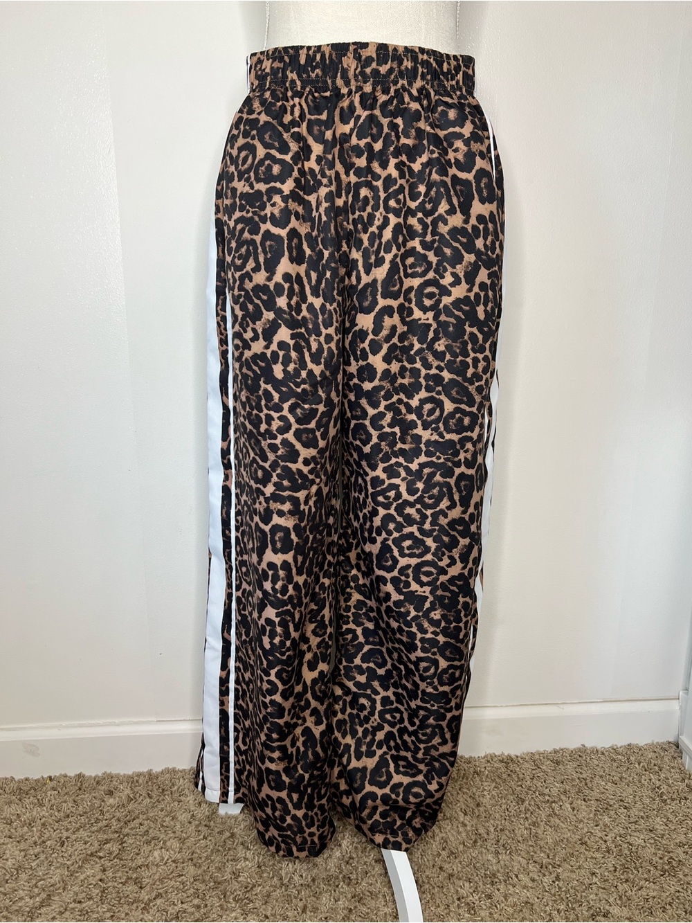 LIKE NEW!  Women's Cheetah Print Wide Leg Baggy Pants Y2K - Size L